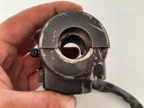 PRZEŁĄCZNIK PRAWY SUZUKI GSX 750 ES/EF GR72