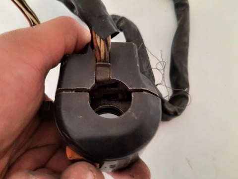 PRZEŁĄCZNIK PRAWY SUZUKI GSX 750 ES/EF GR72