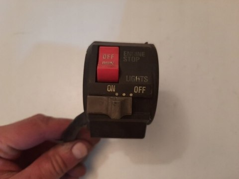 PRZEŁĄCZNIK PRAWY SUZUKI RG 125 PRZEŁĄCZNIK PRAWY SUZUKI RG 125