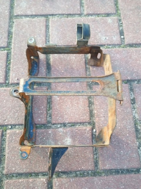 STELAŻ AKUMULATORA HONDA GOLDWING 1200 INTERSTATE