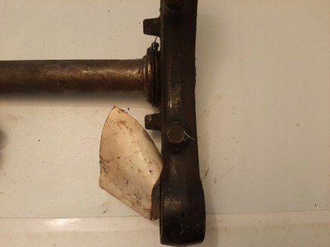 SZTYCA PÓŁKA DOLNA HONDA VT 500 SZTYCA PÓŁKA DOLNA HONDA VT 500
