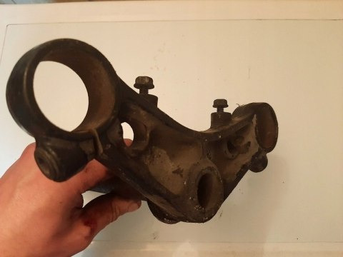 SZTYCA PÓŁKA DOLNA HONDA VT 500 SZTYCA PÓŁKA DOLNA HONDA VT 500
