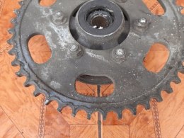 ZABIERAK TYLNEGO KOŁA GUMY KAWASAKI ZXR 750 H