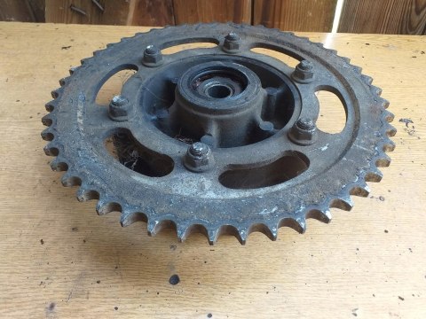 ZABIERAK + ZĘBATKA KOŁA TYŁ YAMAHA FZR 500 3HJ ZABIERAK + ZĘBATKA KOŁA TYŁ YAMAHA FZR 500 3HJ