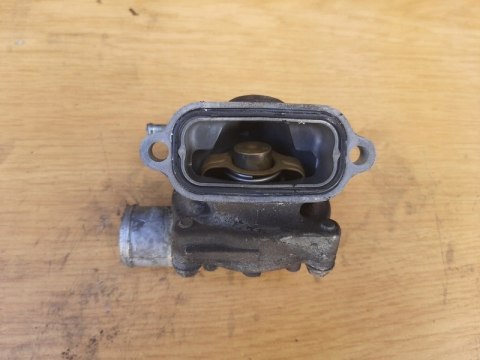 OBUDOWA TERMOSTATU TERMOSTAT KAWASAKI ZX10R 06 07 OBUDOWA TERMOSTATU TERMOSTAT KAWASAKI ZX10R 06 07