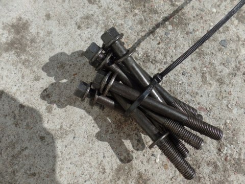ŚRUBY SZPILKI GŁOWICY SILNIKA HONDA CBR 600 F4 ŚRUBY SZPILKI GŁOWICY SILNIKA HONDA CBR 600 F4