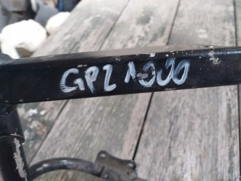 STELAŻ LAMPY PRZÓD CZASZY KAWASAKI GPZ 1000