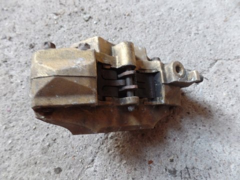 ZACISK PRZÓD HONDA VTR 1000