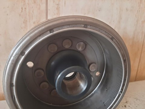 KOŁO MAGNESOWE MAGNETO HONDA MAGNA VF 700 RC21