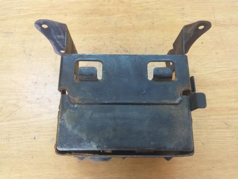 OBUDOWA MOCOWANIE AKUMULATORA KAWASAKI KZ 650 OBUDOWA MOCOWANIE AKUMULATORA KAWASAKI KZ 650