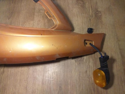 OSŁONA OWIEWKA BOK USZKODZONY BMW F650 CS