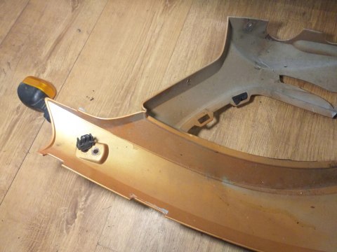 OSŁONA OWIEWKA BOK USZKODZONY BMW F650 CS