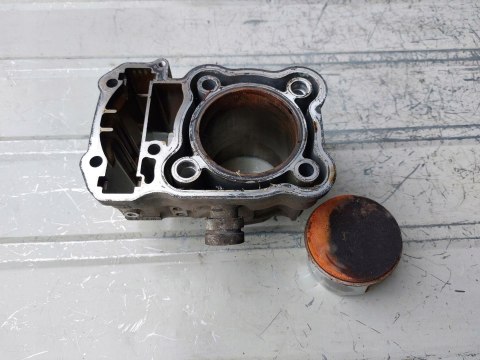 CYLINDER + TŁOK KPL HONDA NTV 650 RC33E CYLINDER + TŁOK KPL HONDA NTV 650 RC33E