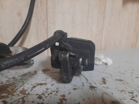 SZTYCA PÓŁKA DOLNA ZACISK HAMULCOWY SUZUKI RF 600 SZTYCA PÓŁKA DOLNA ZACISK HAMULCOWY SUZUKI RF 600