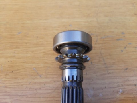 WAŁEK POŚREDNI NAPĘDU POMPY KAWASAKI GPX 750 WAŁEK POŚREDNI NAPĘDU POMPY KAWASAKI GPX 750