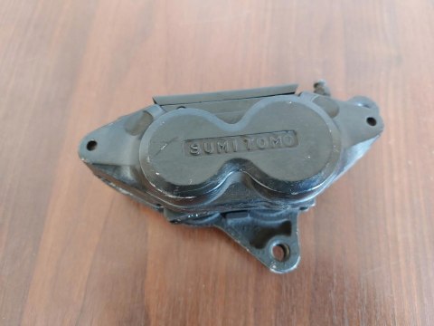 ZACISK HAMULCOWY LEWY PRZÓD YAMAHA FZR 600 3HE