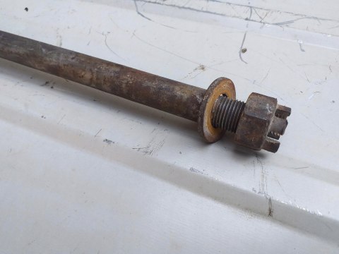 OŚ OŚKA ŚRUBA KAWASAKI KLR 650