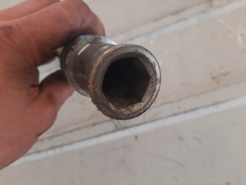 OŚ ŚRUBA KAWASAKI ZX12R