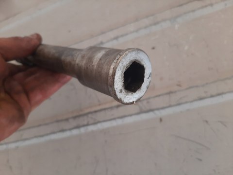 OŚ ŚRUBA KAWASAKI ZX12R