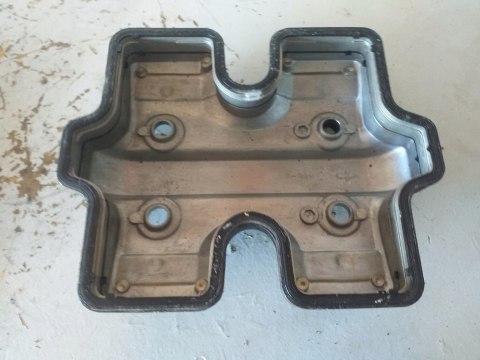 POKRYWA ZAWORÓW GŁOWICY HONDA VF 750 SUPER MAGNA