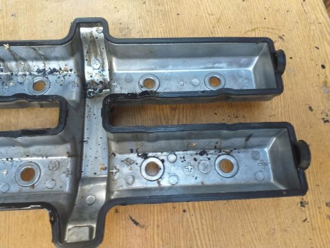 POKRYWA ZAWORÓW GŁOWICY YAMAHA FZR 500 3HJ