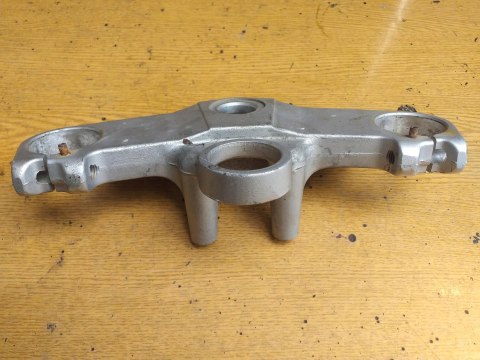 PÓŁKA GÓRNA ZAWIESZENIA YAMAHA FZR 500 3HJ PÓŁKA GÓRNA ZAWIESZENIA YAMAHA FZR 500 3HJ