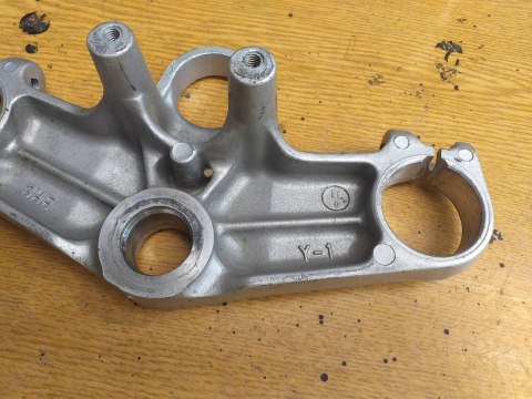 PÓŁKA GÓRNA ZAWIESZENIA YAMAHA FZR 500 3HJ PÓŁKA GÓRNA ZAWIESZENIA YAMAHA FZR 500 3HJ