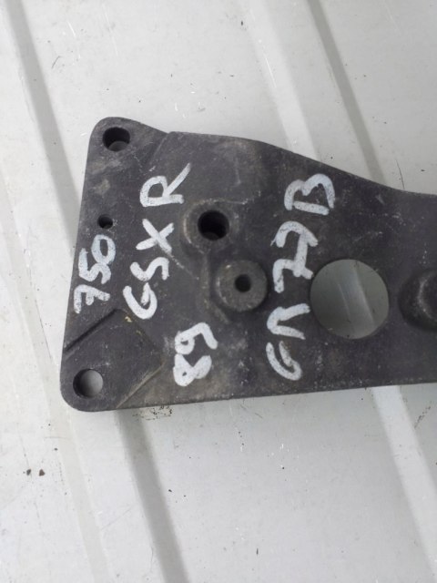 SET PODNÓŻEK SUZUKI GSXR 750