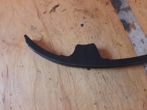 ŚLIZG ŁAŃCUSZKA ROZRZĄDU SUZUKI RF 900