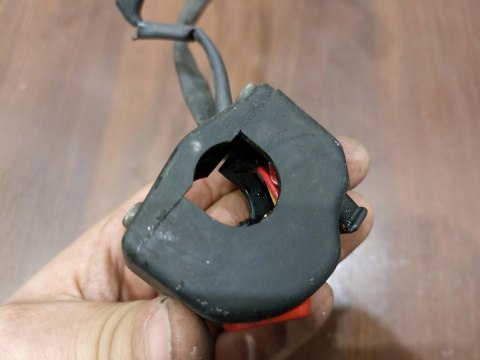 PRZEŁĄCZNIK PRAWY TRIUMPH SPEED TRIPLE 955I