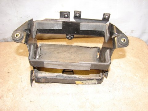 SUZUKI DR 650 RS - obudowa akumulatora SUZUKI DR 650 RS - obudowa akumulatora