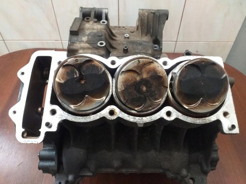KARTERY BLOK SILNIKA TŁOKI KPL TRIUMPH 955I SPRINT KARTERY BLOK SILNIKA TŁOKI KPL TRIUMPH 955I SPRINT