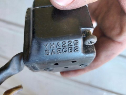 PRZEŁĄCZNIK LEWY YHA 229 SAE QB2 YAMAHA FZR 400 PRZEŁĄCZNIK LEWY YHA 229 SAE QB2 YAMAHA FZR 400
