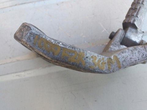 SET PODNÓŻEK YAMAHA FZR 1000