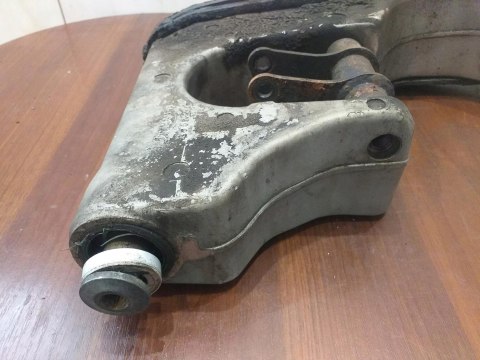 WAHACZ KOŁA TYŁ TRIUMPH 955I SPRINT