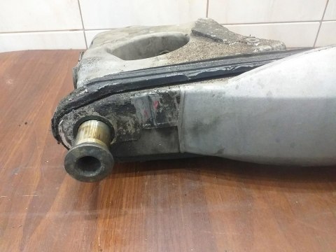 WAHACZ KOŁA TYŁ TRIUMPH 955I SPRINT