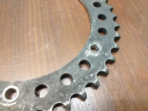 ZĘBATKA NAPĘDOWA TYŁ TRIUMPH 955I SPRINT