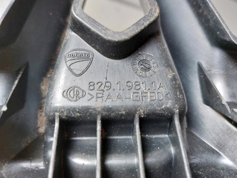 BŁOTNIK MOCOWANIE TABLICY DUCATI STREETFIGHTER
