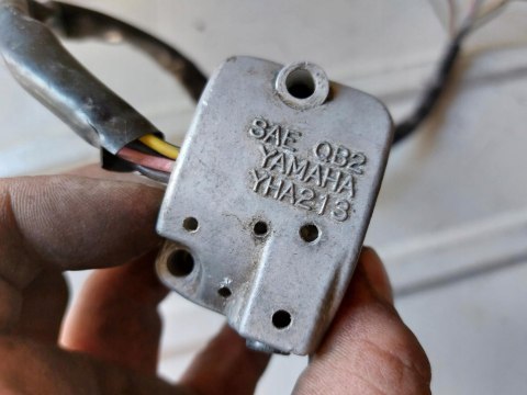 PRZEŁĄCZNIK LEWY SUZUKI GT 80 PRZEŁĄCZNIK LEWY SUZUKI GT 80