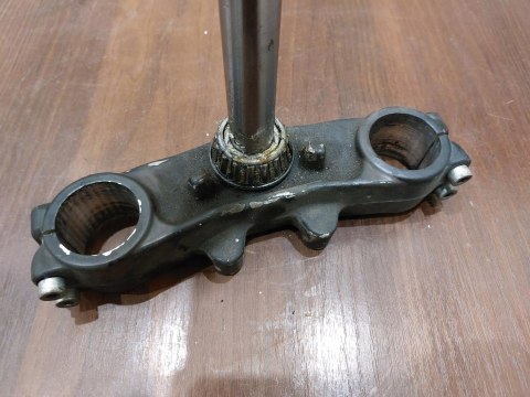 PÓŁKA DOLNA ZAWIESZENIA SZTYCA GILERA RC 600 PÓŁKA DOLNA ZAWIESZENIA SZTYCA GILERA RC 600