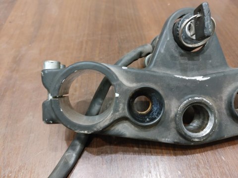 PÓŁKA GÓRNA + STACYJKA Z KLUCZYKIEM GILERA RC 600 PÓŁKA GÓRNA + STACYJKA Z KLUCZYKIEM GILERA RC 600