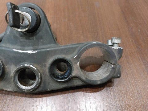 PÓŁKA GÓRNA + STACYJKA Z KLUCZYKIEM GILERA RC 600 PÓŁKA GÓRNA + STACYJKA Z KLUCZYKIEM GILERA RC 600