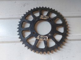 ZĘBATKA NAPĘDOWA TYŁ SUZUKI RG 250