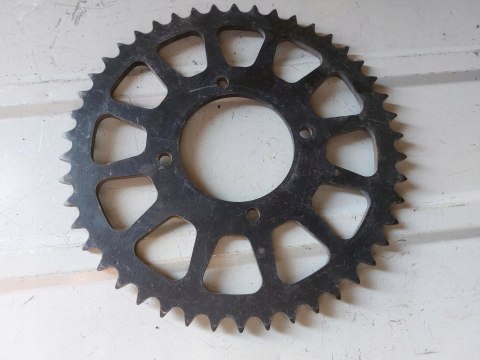 ZĘBATKA NAPĘDOWA TYŁ SUZUKI RG 250 ZĘBATKA NAPĘDOWA TYŁ SUZUKI RG 250