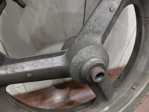 KOŁO FELGA OPONA PRZÓD HONDA CB1 400 KOŁO FELGA OPONA PRZÓD HONDA CB1 400