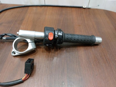 KIEROWNICA + PRZEŁĄCZNIK KPL TRIUMPH TT 600 KIEROWNICA + PRZEŁĄCZNIK KPL TRIUMPH TT 600
