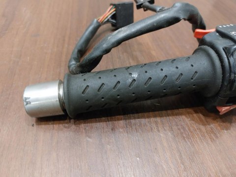 KIEROWNICA + PRZEŁĄCZNIK KPL TRIUMPH TT 600 KIEROWNICA + PRZEŁĄCZNIK KPL TRIUMPH TT 600