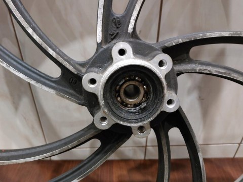 KOŁO FELGA PRZÓD YAMAHA XJ 650 KOŁO FELGA PRZÓD YAMAHA XJ 650