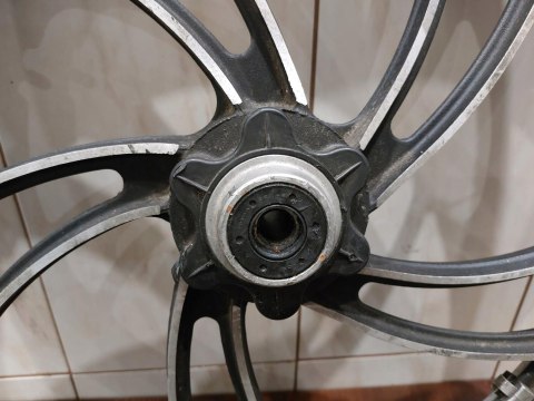 KOŁO FELGA PRZÓD YAMAHA XJ 650 KOŁO FELGA PRZÓD YAMAHA XJ 650