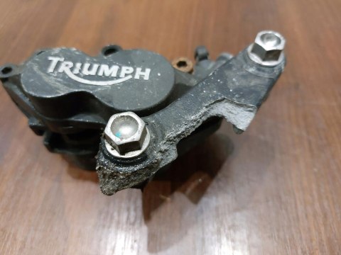 ZACISK HAMULCOWY TRIUMPH DAYTONA 600